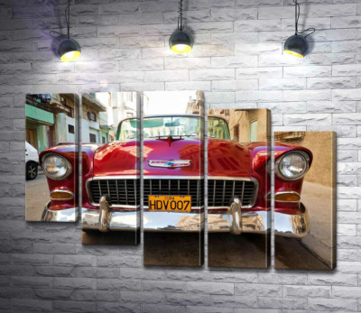 Червоний ретро автомобіль Chevrolet Nomad 1955 V8