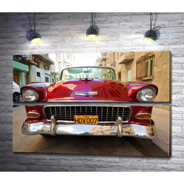 Красный ретро автомобиль Chevrolet Nomad 1955 V8