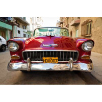 Червоний ретро автомобіль Chevrolet Nomad 1955 V8