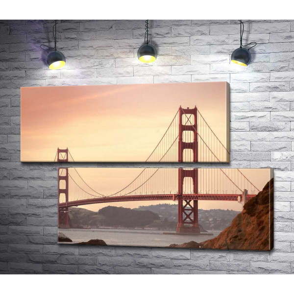 Закатное небо над мостом Золотые ворота в Сан-Франциско