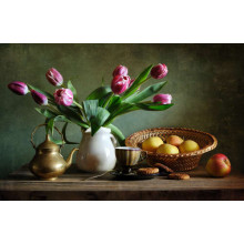 Натюрморт з яблуками і рожевими тюльпанами