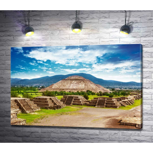 Стародавня піраміда Сонця в Мексиці