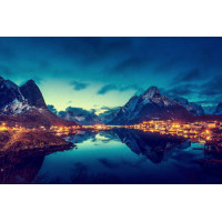 Зеркало Норвежского моря отражает Лофотенские острова