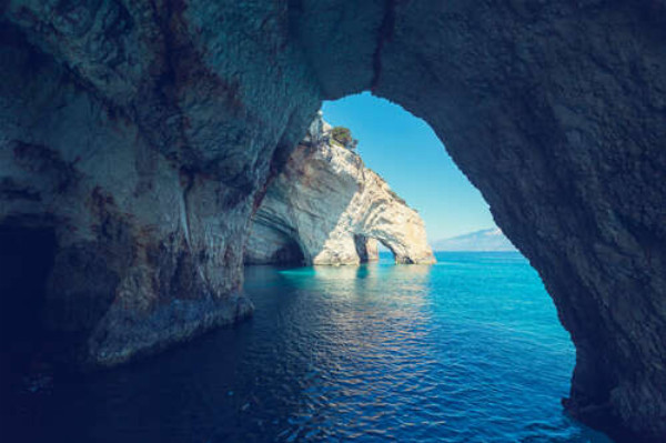 Таємничі морські печери Греції