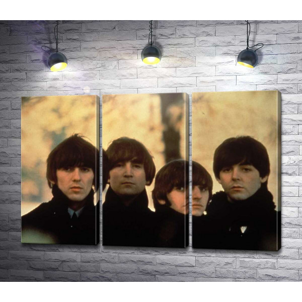 Архивная фотография группы Beatles на улице