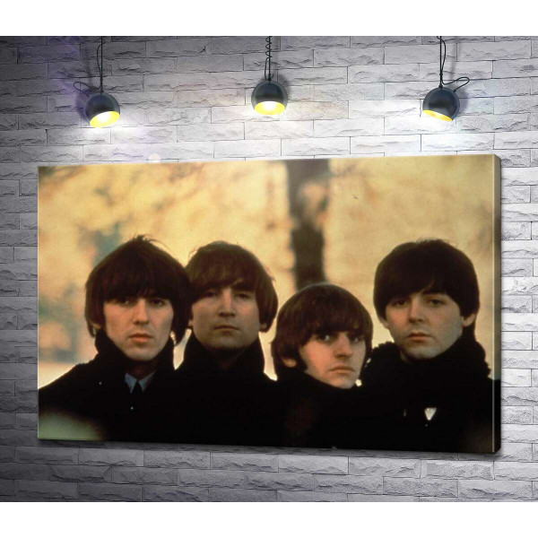 Архивная фотография группы Beatles на улице