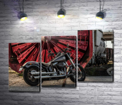 Модульна картина "Мотоцикл Harley Davidson на тлі турбіни"
