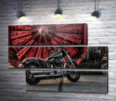Модульна картина "Мотоцикл Harley Davidson на тлі турбіни"