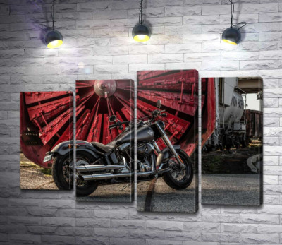 Модульная картина "Мотоцикл Harley Davidson на фоне турбины"