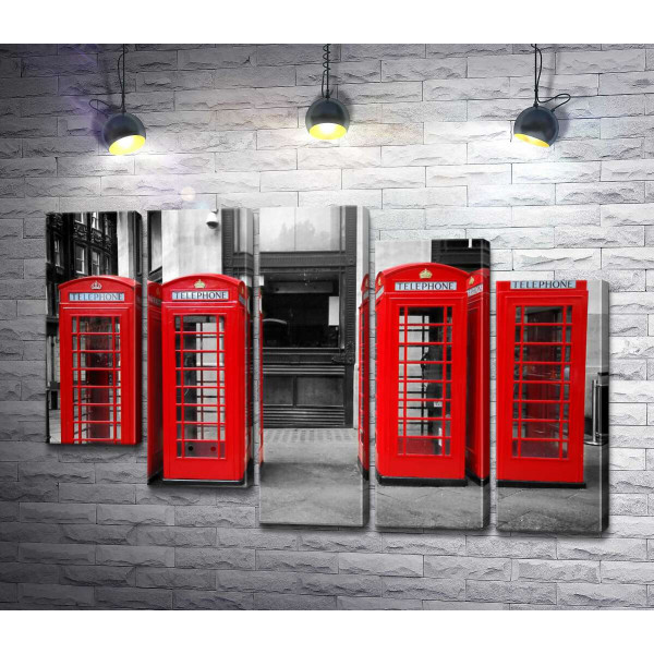 Классические телефонные будки в Лондоне