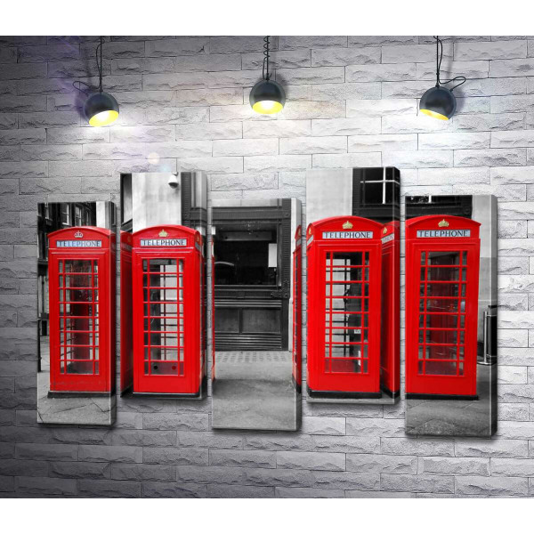 Классические телефонные будки в Лондоне