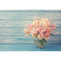 Натюрморт в пастельных тонах из роз и тюльпанов