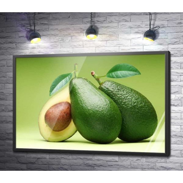 Свіжі стиглі авокадо