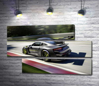 Модульна картина "Сірий автомобіль Porsche 911 GT2 мчить по трасі"
