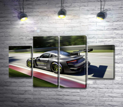Модульна картина "Сірий автомобіль Porsche 911 GT2 мчить по трасі"