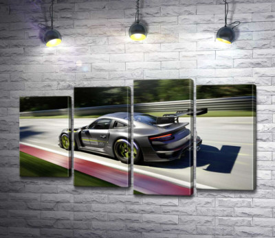 Модульная картина "Серый автомобиль Porsche 911 GT2 мчит по трассе"