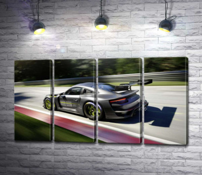 Модульная картина "Серый автомобиль Porsche 911 GT2 мчит по трассе"