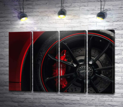Модульная картина "Колесо красного автомобиля Porsche 911 GT3"