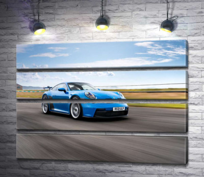 Модульна картина "Блакитний автомобіль Porsche 911 GT3 на трасі"