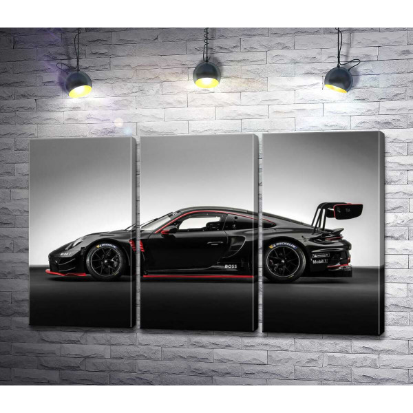Черный спорткар Porsche 911 GT3 R
