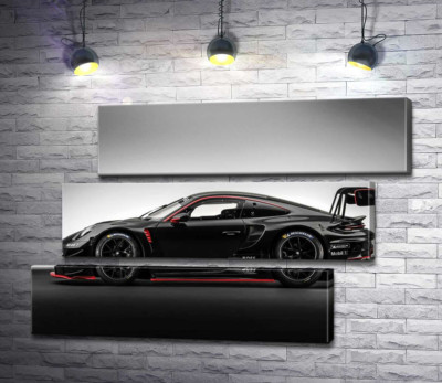 Черный спорткар Porsche 911 GT3 R