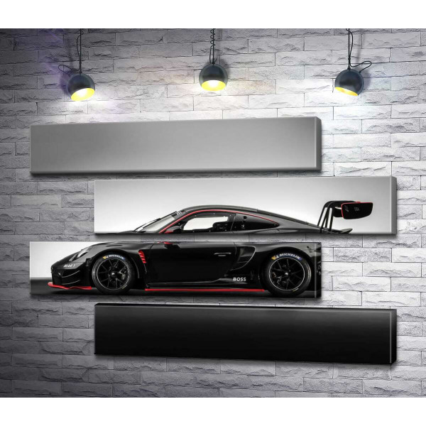 Черный спорткар Porsche 911 GT3 R