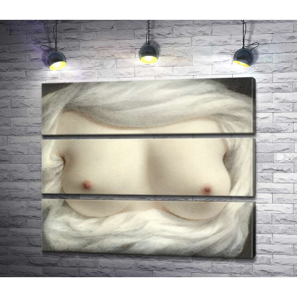 Красивая женская грудь в кайме белой ткани