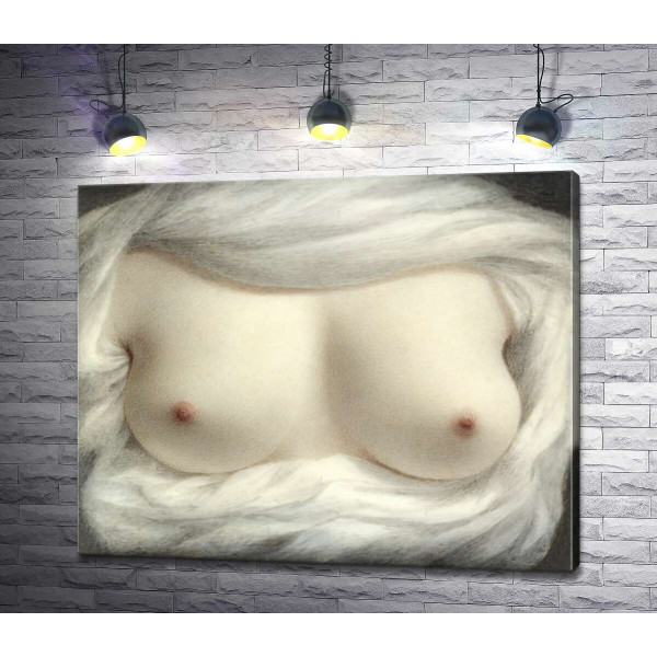 Красивая женская грудь в кайме белой ткани