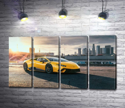 Модульная картина "Желтый автомобиль Lamborghini Huracan в лучах солнца"