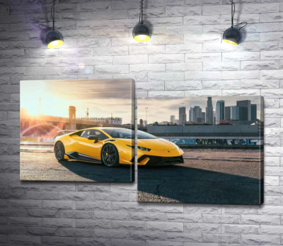 Модульная картина "Желтый автомобиль Lamborghini Huracan в лучах солнца"