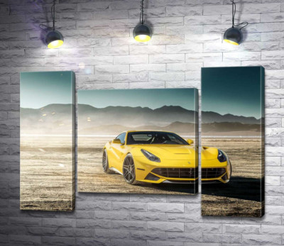 Жовтий автомобіль Ferrari F12 berlinetta в пустелі