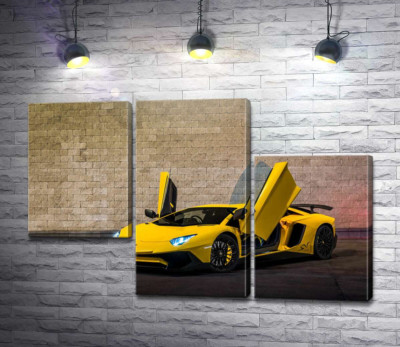 Желтый автомобиль Lamborghini Aventador