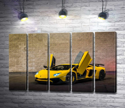 Жовтий автомобіль Lamborghini Aventador