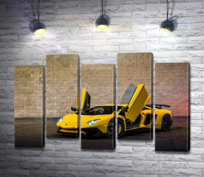 Жовтий автомобіль Lamborghini Aventador