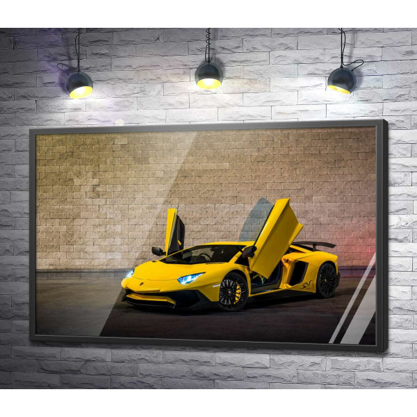 Желтый автомобиль Lamborghini Aventador
