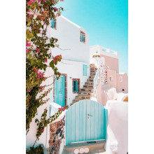 Білосніжний Ггрецький будинок з блакитною хвірткою