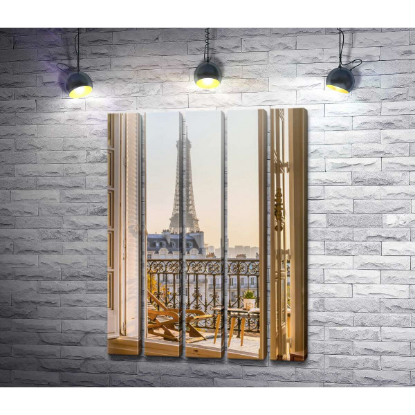 Сніданок у Парижі з видом на Ейфелеву вежу