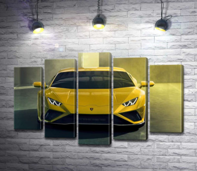Золотий автомобіль Lamborghini Huracan