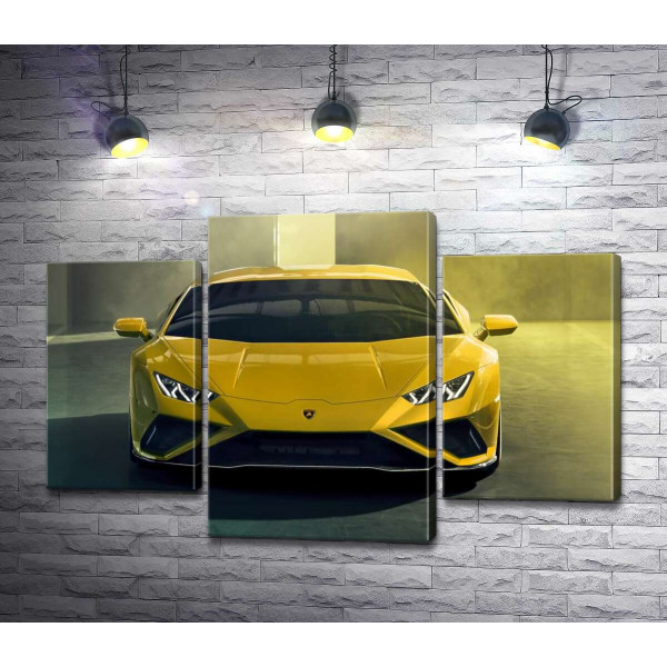 Золотой автомобиль Lamborghini Huracan