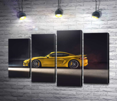 Золотой автомобиль Porsche 718 Cayman