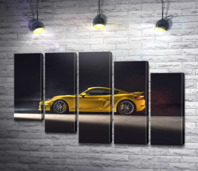 Модульна картина "Золотий автомобіль Porsche 718 Cayman"