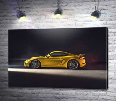 Золотий автомобіль Porsche 718 Cayman