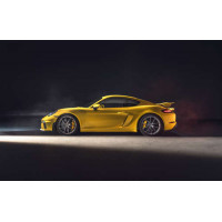 Золотий автомобіль Porsche 718 Cayman