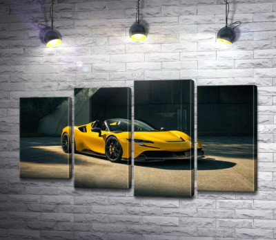Золотой автомобиль Ferrari SF90 Spider