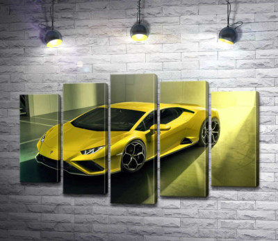Золотой автомобиль Lamborghini Huracan