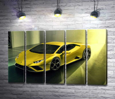 Модульная картина "Золотой автомобиль Lamborghini Huracan"