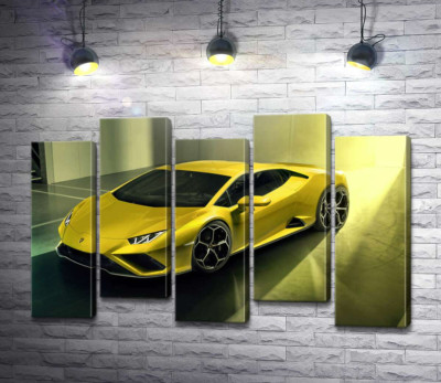 Золотий автомобіль Lamborghini Huracan