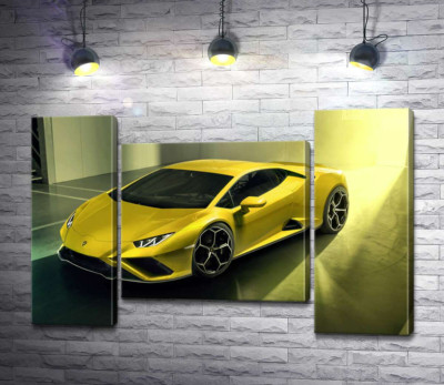 Золотой автомобиль Lamborghini Huracan
