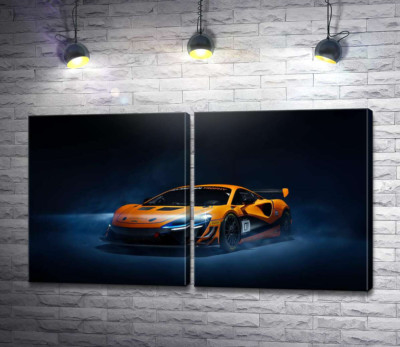 Модульная картина "Золотой автомобиль McLaren Artura в дымке"