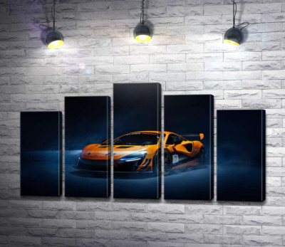 Модульная картина "Золотой автомобиль McLaren Artura в дымке"